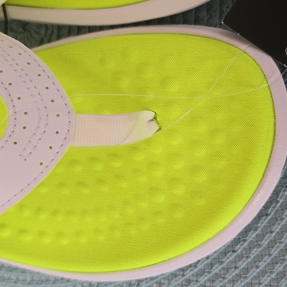 UNDER ARMOUR BRAND WOMEN'S FLORESCENT YELLOW FLIP-FLOPS SANDALS SIZE 6 - Picture 9 of 16